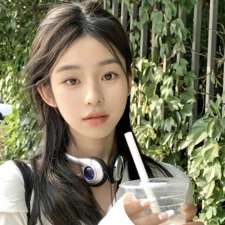 踮起脚尖靠近你